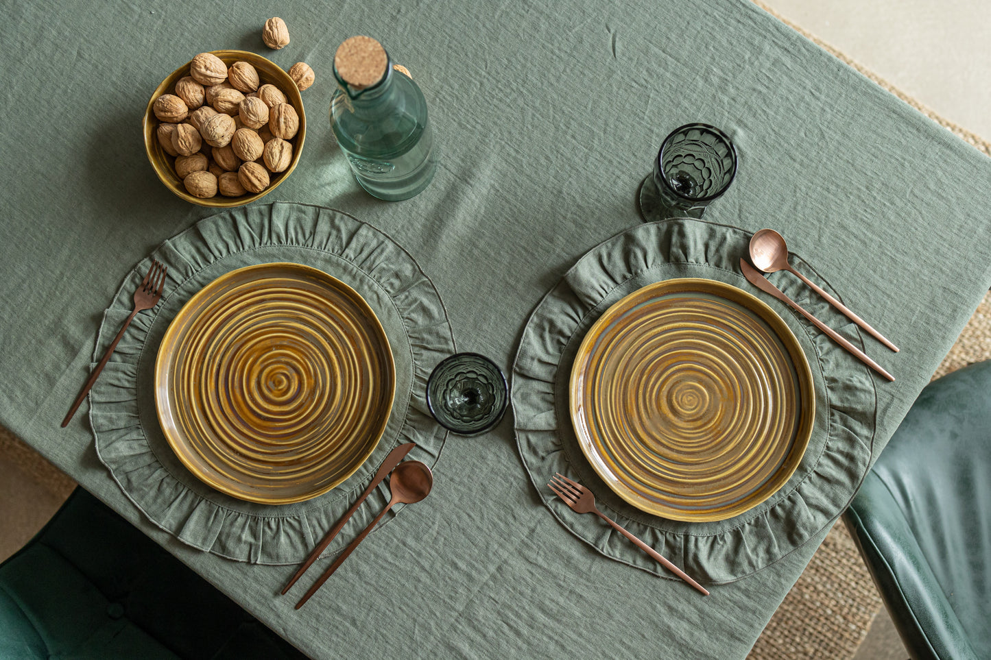 Round linen placemats RUFFLES, SET of 2