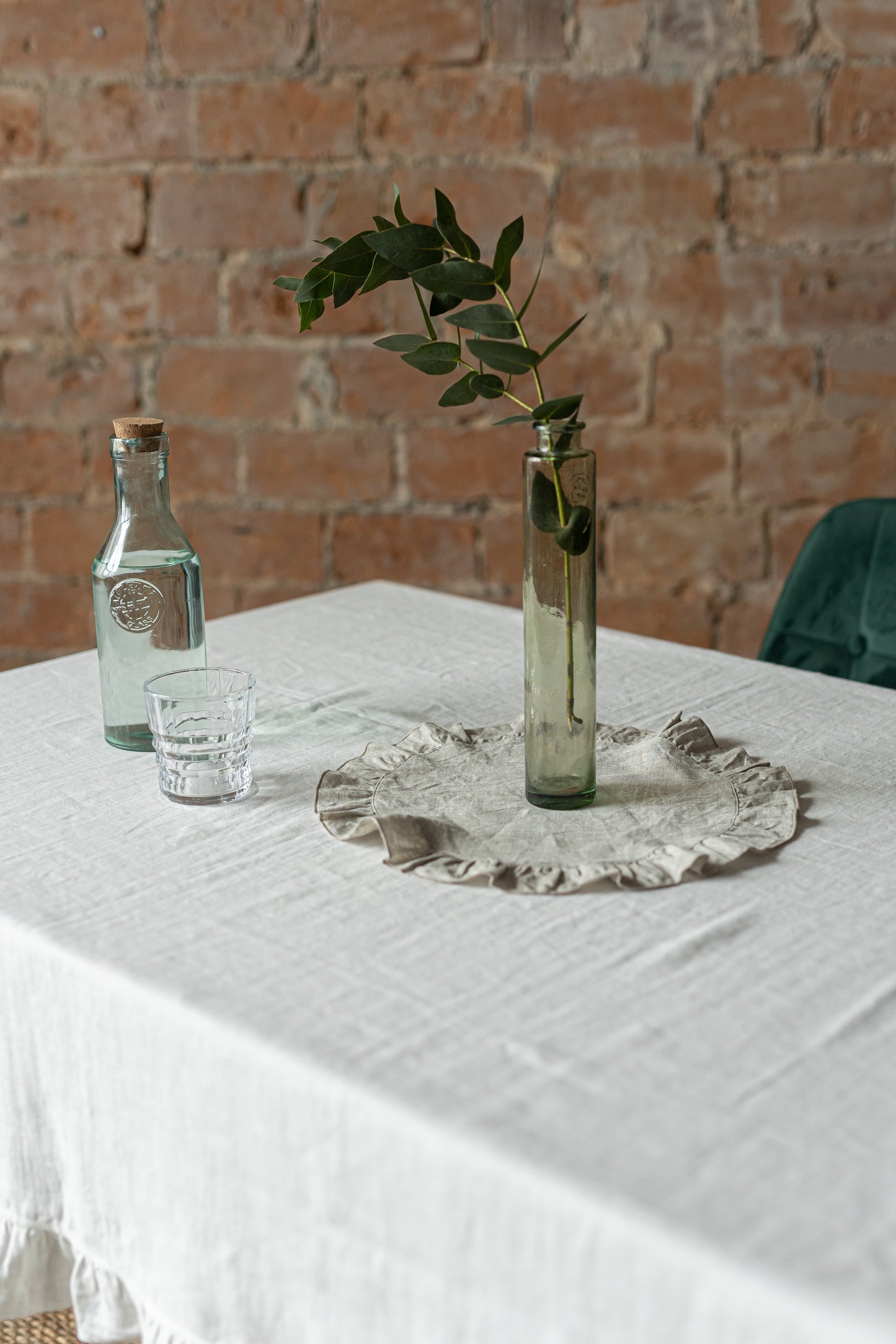Round linen placemats RUFFLES, SET of 2