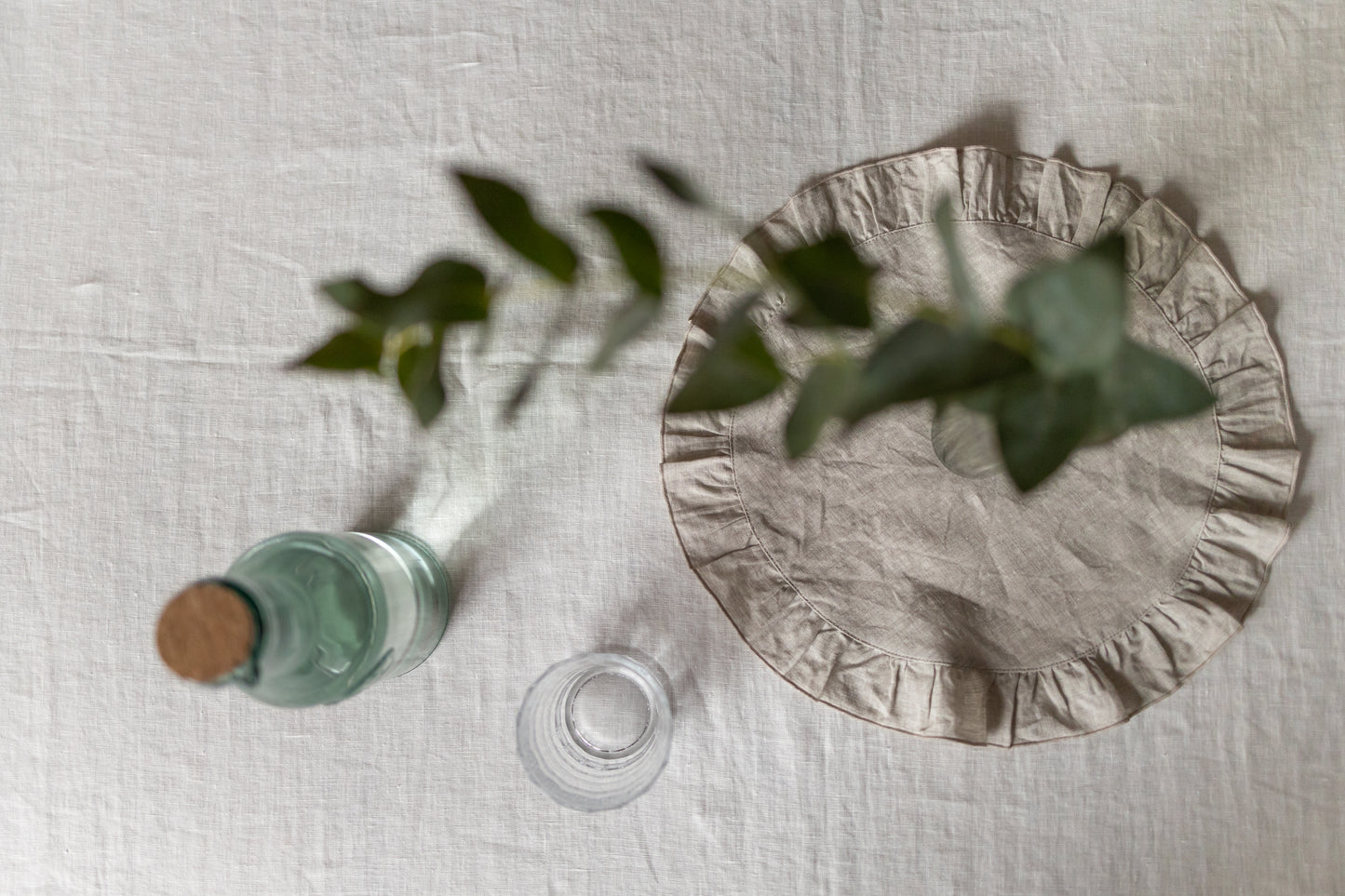 Round linen placemats RUFFLES, SET of 2