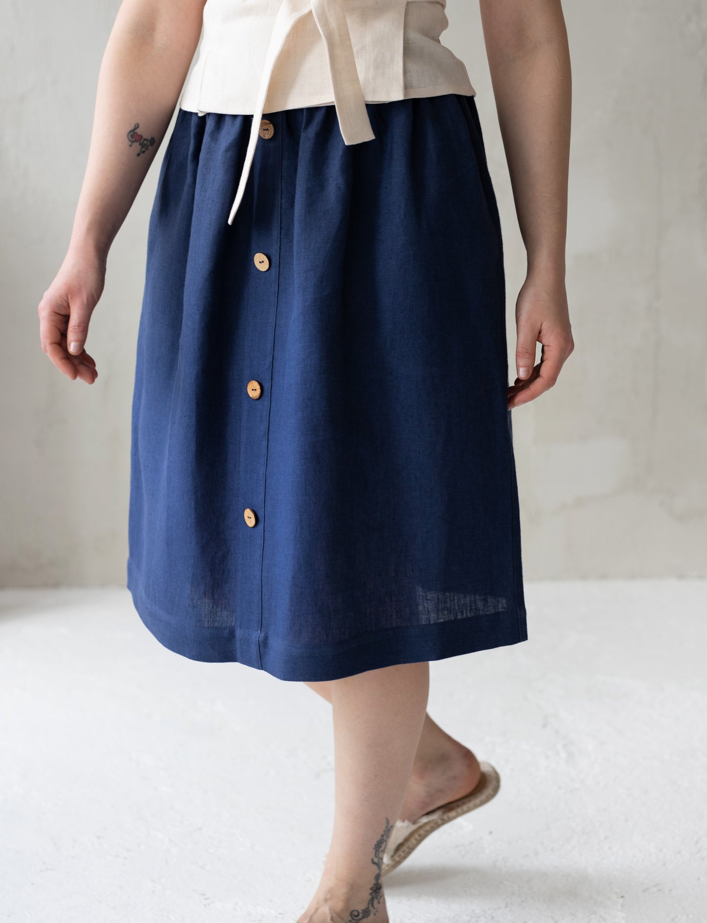 Loose linen skirt with Buttons
