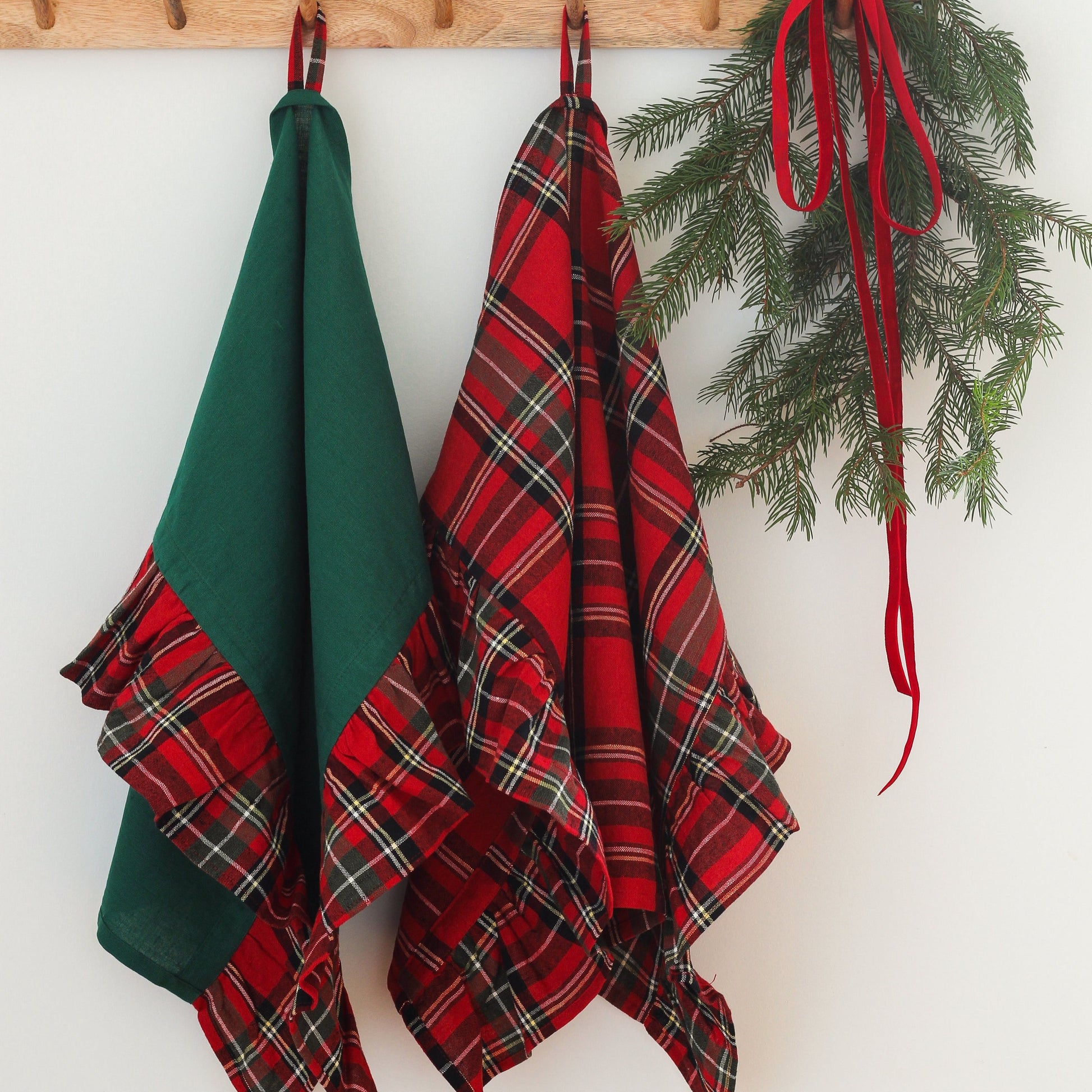 ruffled Christmas towels
